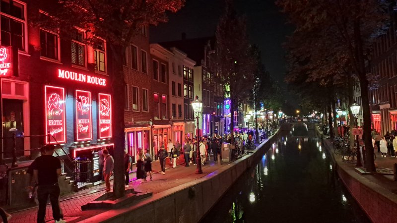 Amsterdam noću, de Wallen, Ulica crvenih fenjera